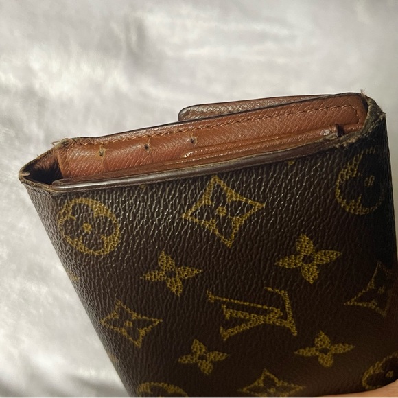 Authentic LV Sarah wallet - Picture 15 of 15
